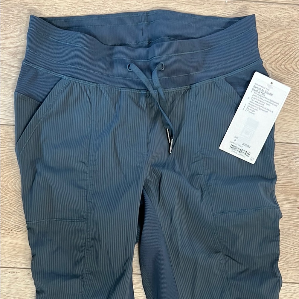 Never worn tags on lululemon capri jogger pants navy blue size 8